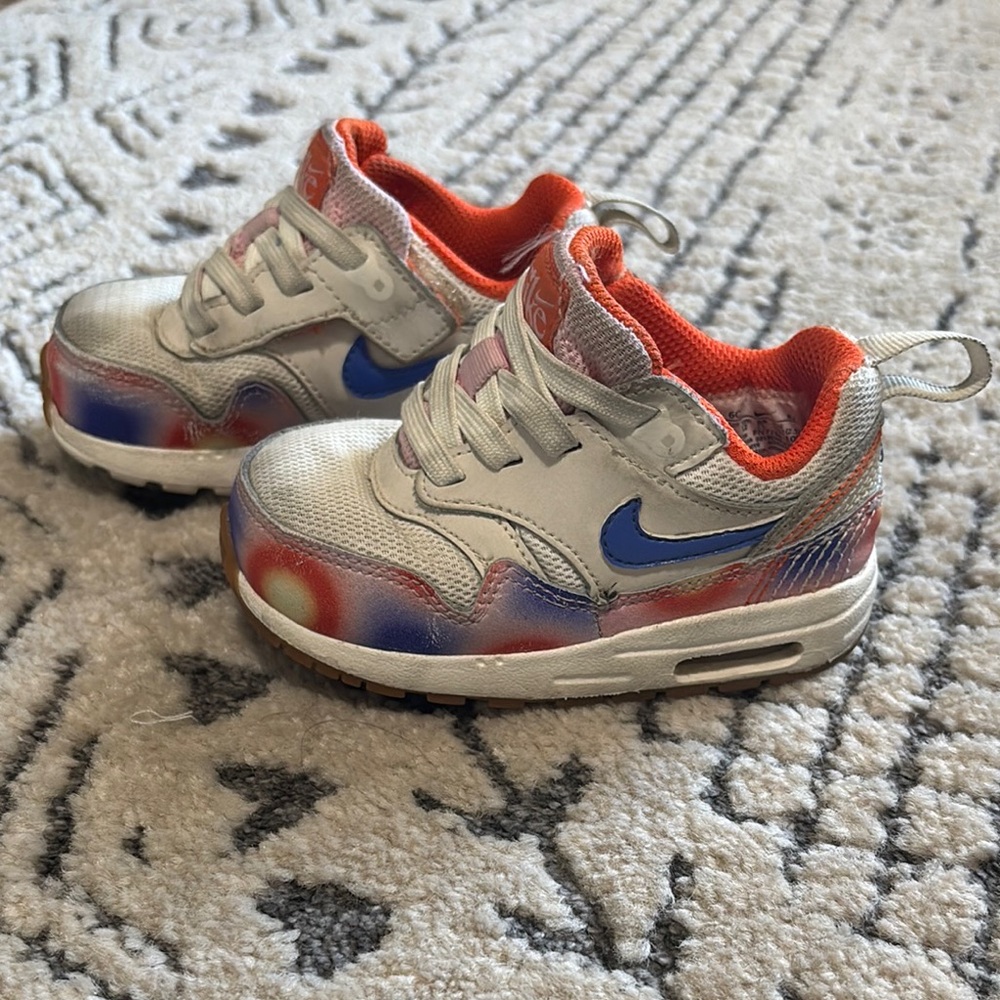 Nike Air White and Blue Toddler Sneakers with Velcro sz 6